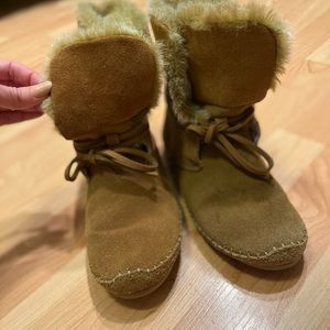 Size 7 1/2 Tan Moccasins